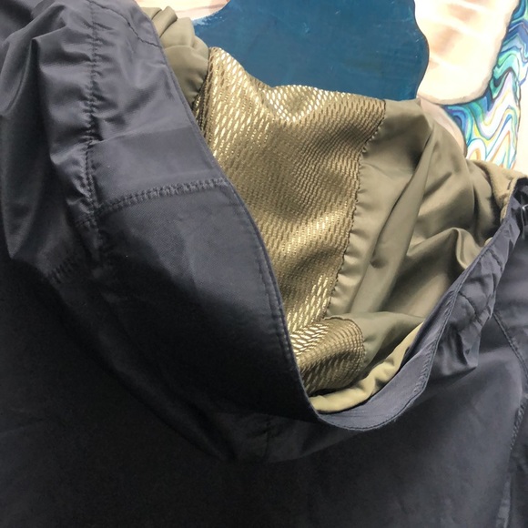 Burton Winter Hiking Snow Jacket with Lots Of Compartments For Personal Storage - Picture 13 of 14